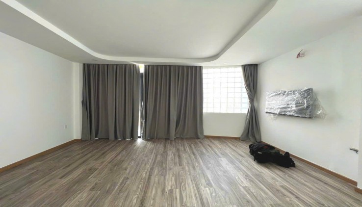Nhà đẹp 4 tầng, Ô tô ngủ trong nhà, Tiếp Giáp Quận 1, 135m2sd Chỉ có 7,6 tỷ. Đường Bừi Hữu Nghĩa, Bình Thạnh, HXH, Chốt nhanh có nhà đón tết.